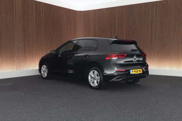 Volkswagen Golf (2022) thumbnail 5