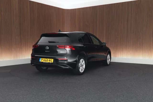 Volkswagen Golf (2022) thumbnail 6