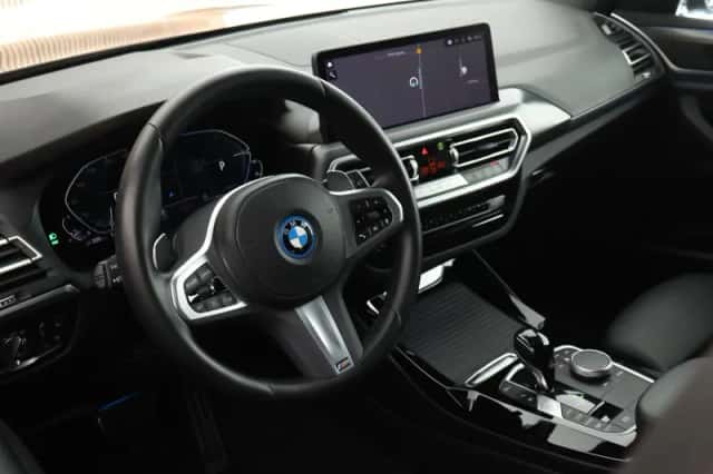BMW X3 (2024) thumbnail 3