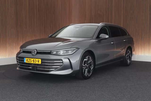 Volkswagen Passat (2024) thumbnail 1