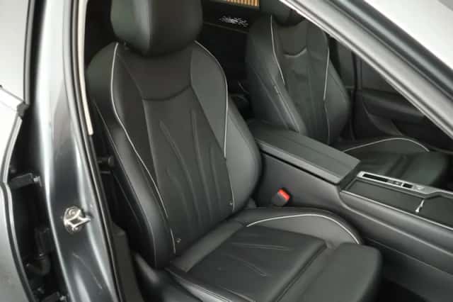 Volkswagen Passat (2024) thumbnail 2