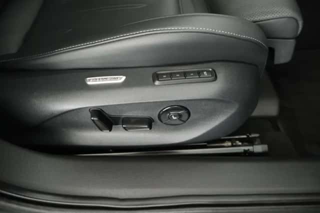 Volkswagen Passat (2024) thumbnail 5