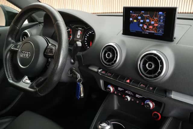 Audi A3 (2014) thumbnail 3