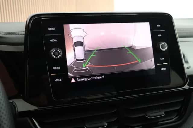 Volkswagen T-Roc (2023) thumbnail 5