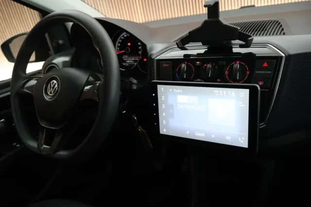 Volkswagen Up! (2016) thumbnail 3