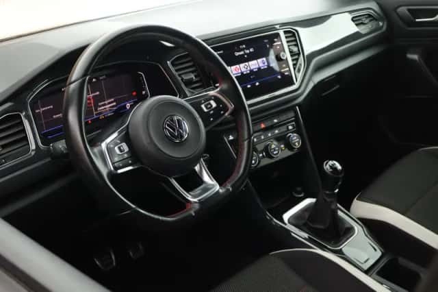 Volkswagen T-Roc (2019) thumbnail 3