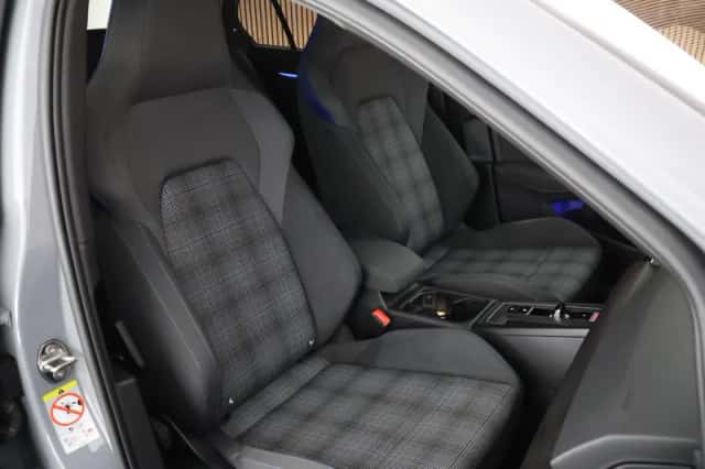 Volkswagen Golf (2021) thumbnail 2