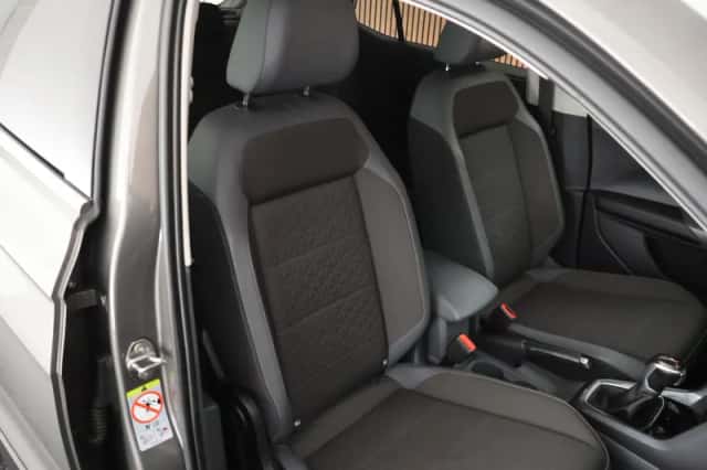 Volkswagen T-Cross (2019) thumbnail 2