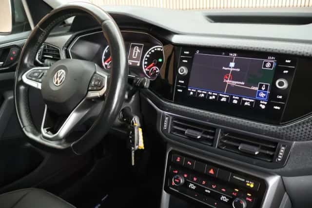 Volkswagen T-Cross (2019) thumbnail 3