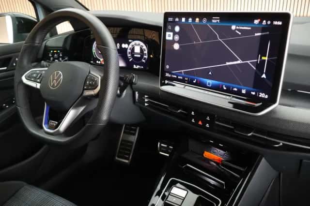 Volkswagen Golf (2025) thumbnail 3