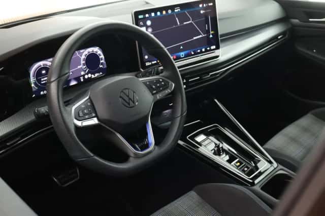 Volkswagen Golf (2025) thumbnail 3