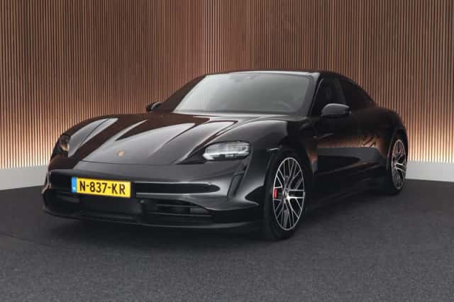 Porsche Taycan (2021) thumbnail 1