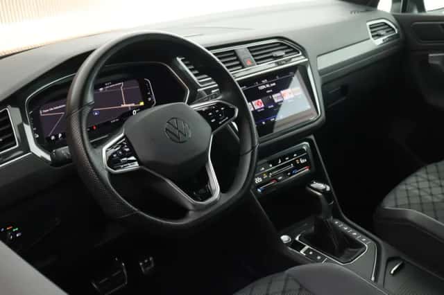 Volkswagen Tiguan (2022) thumbnail 3