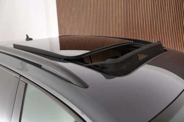 Volkswagen Tiguan (2022) thumbnail 5