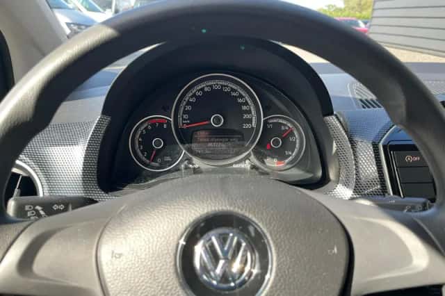 Volkswagen Up! (2019) thumbnail 4