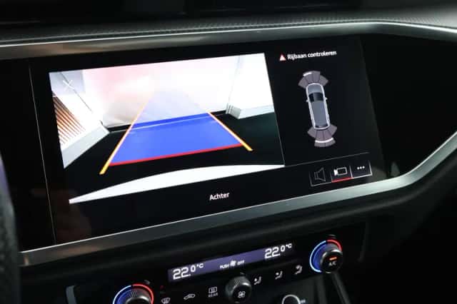 Audi Q3 (2021) thumbnail 4
