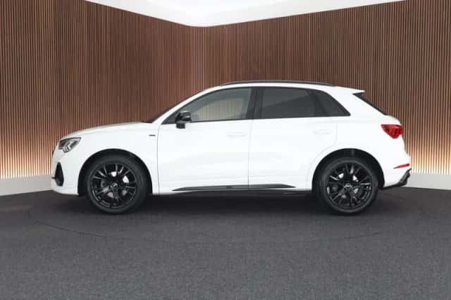 Audi Q3 (2021) thumbnail 5