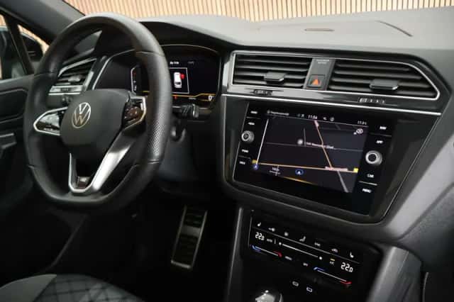 Volkswagen Tiguan (2022) thumbnail 3