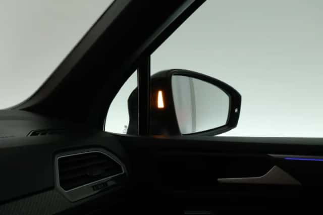Volkswagen Tiguan (2021) thumbnail 5