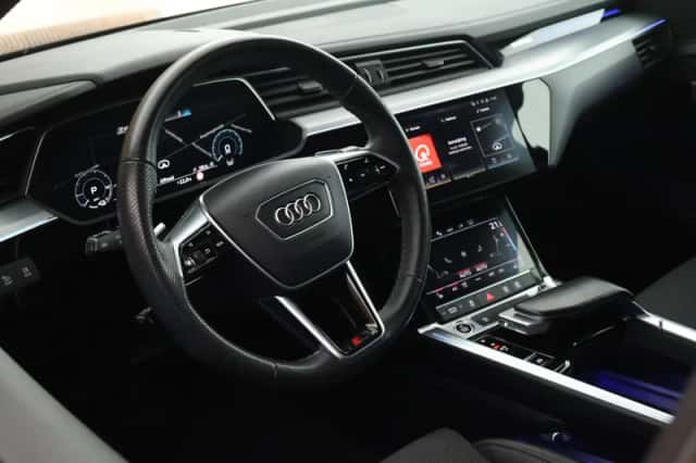 Audi e-tron (2023) thumbnail 3