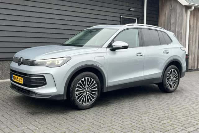 Volkswagen Tiguan (2024) thumbnail 1