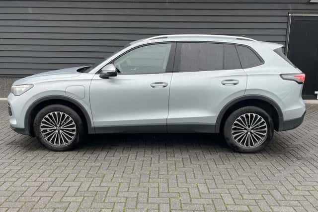 Volkswagen Tiguan (2024) thumbnail 2