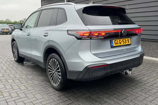 Volkswagen Tiguan (2024) thumbnail 3