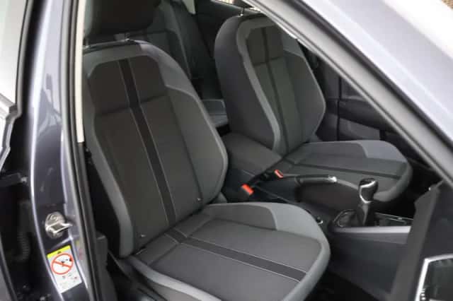 Volkswagen Polo (2022) thumbnail 2