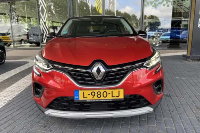 Renault Captur (2021) thumbnail 4