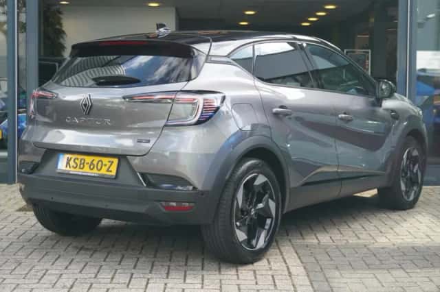 Renault Captur (2025) thumbnail 3