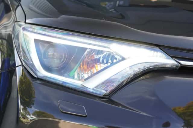 Toyota RAV4 (2017) thumbnail 6