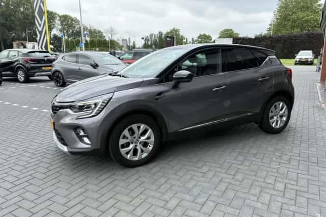 Renault Captur (2022) thumbnail 4