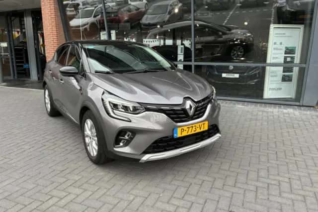 Renault Captur (2022) thumbnail 5