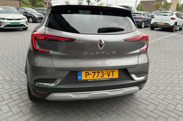Renault Captur (2022) thumbnail 6