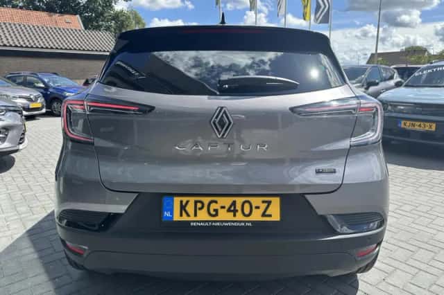 Renault Captur (2025) thumbnail 5