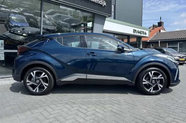 Toyota C-HR (2023) thumbnail 5
