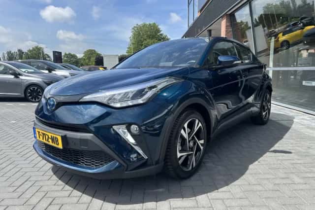 Toyota C-HR (2023) thumbnail 6