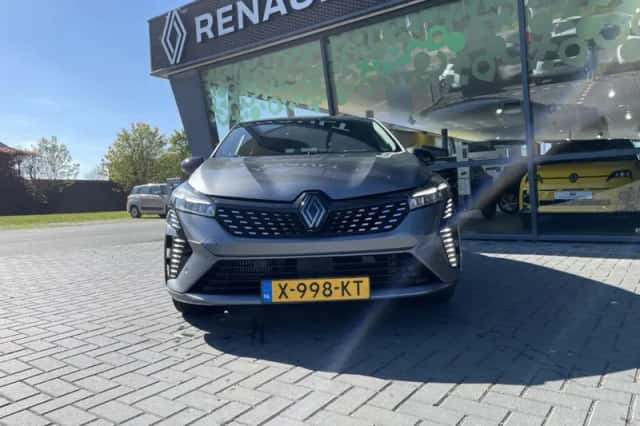 Renault Clio (2023) thumbnail 3