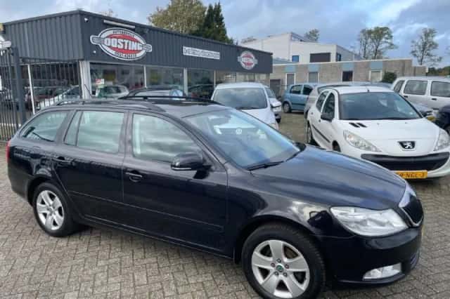Škoda Octavia (2011) thumbnail 2