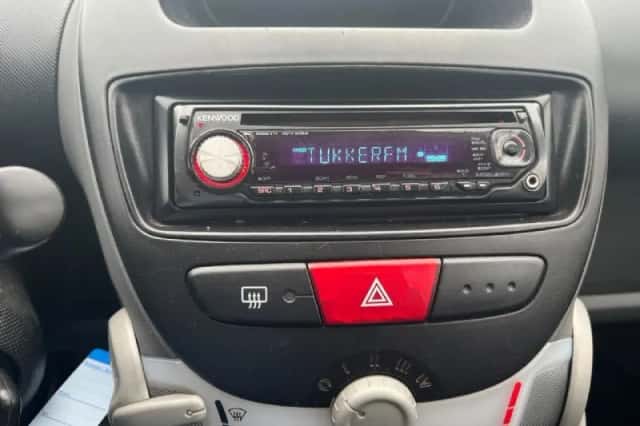 Peugeot 107 (2008) thumbnail 4