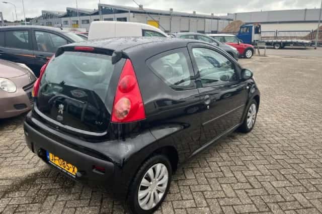 Peugeot 107 (2008) thumbnail 6