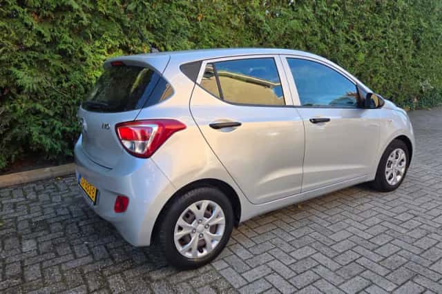 Hyundai i10 (2015) thumbnail 3