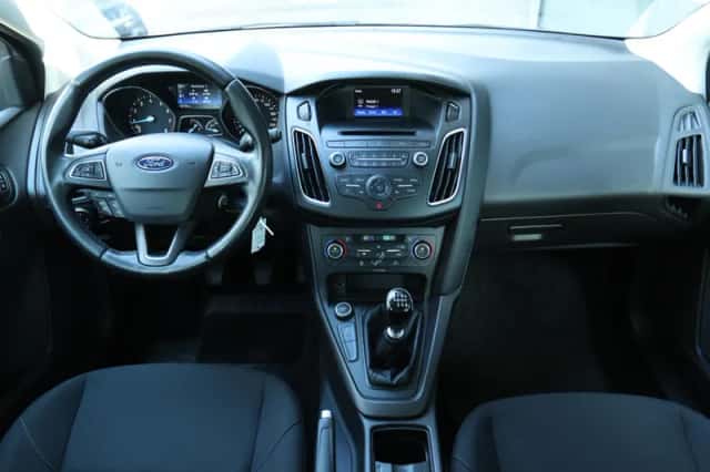 Ford Focus (2015) thumbnail 3