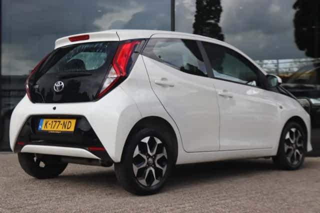 Toyota Aygo (2019) thumbnail 2
