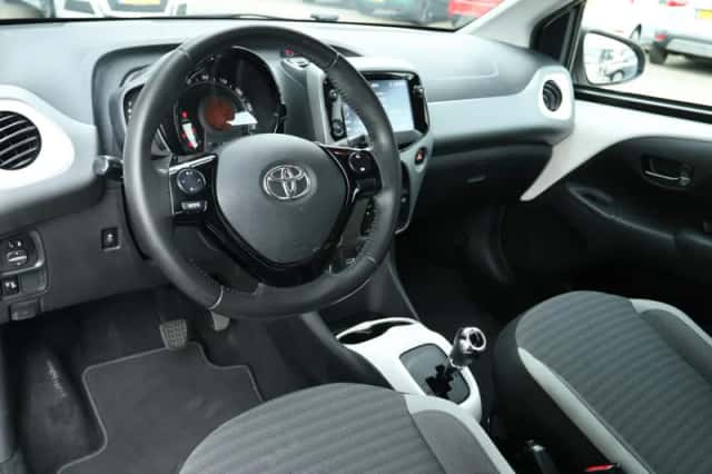 Toyota Aygo (2019) thumbnail 3