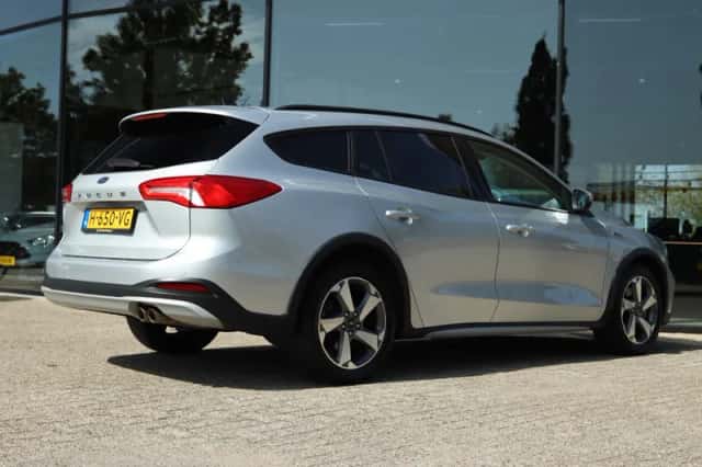 Ford Focus (2020) thumbnail 2