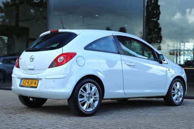 Opel Corsa (2011) thumbnail 2