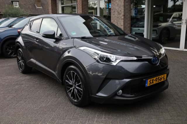 Toyota C-HR (2018) thumbnail 3