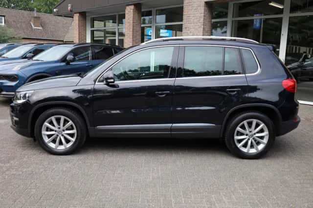 Volkswagen Tiguan (2015) thumbnail 2