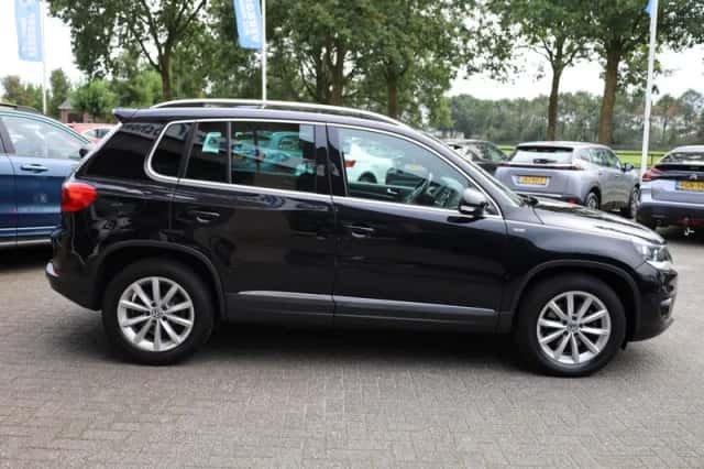 Volkswagen Tiguan (2015) thumbnail 3